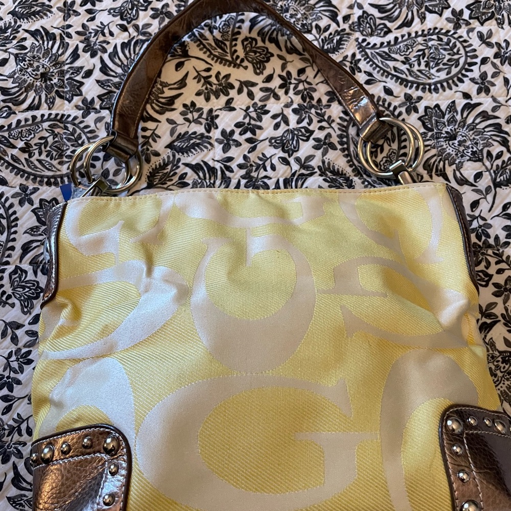 Chic Butter Yellow Shoulder Bag with Silver Hardware Accents
